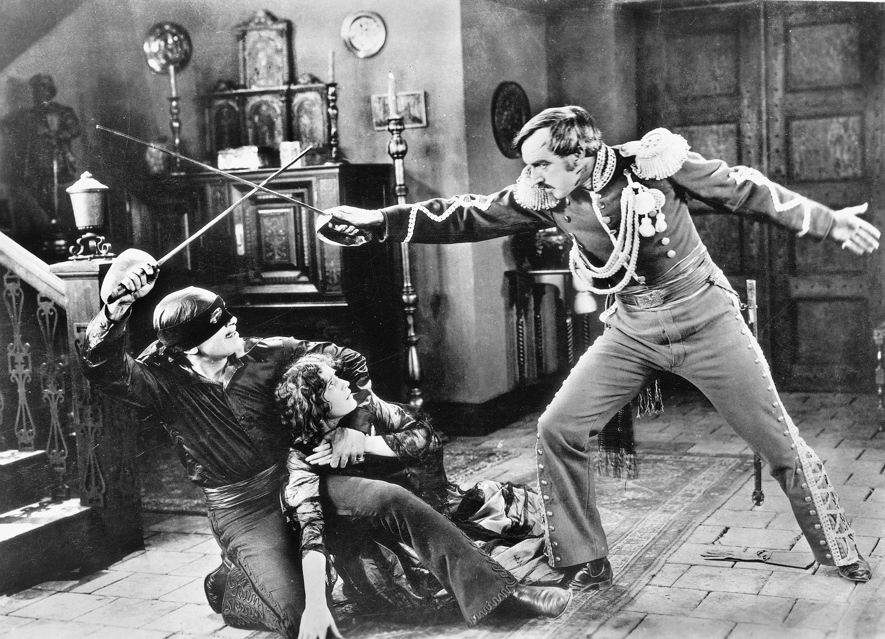 Фильм «Знак Зорро», снятый в 1920-м году, производит скорее впечатление хорошо поставленной пьесы, чем фильма в жанре экшн.